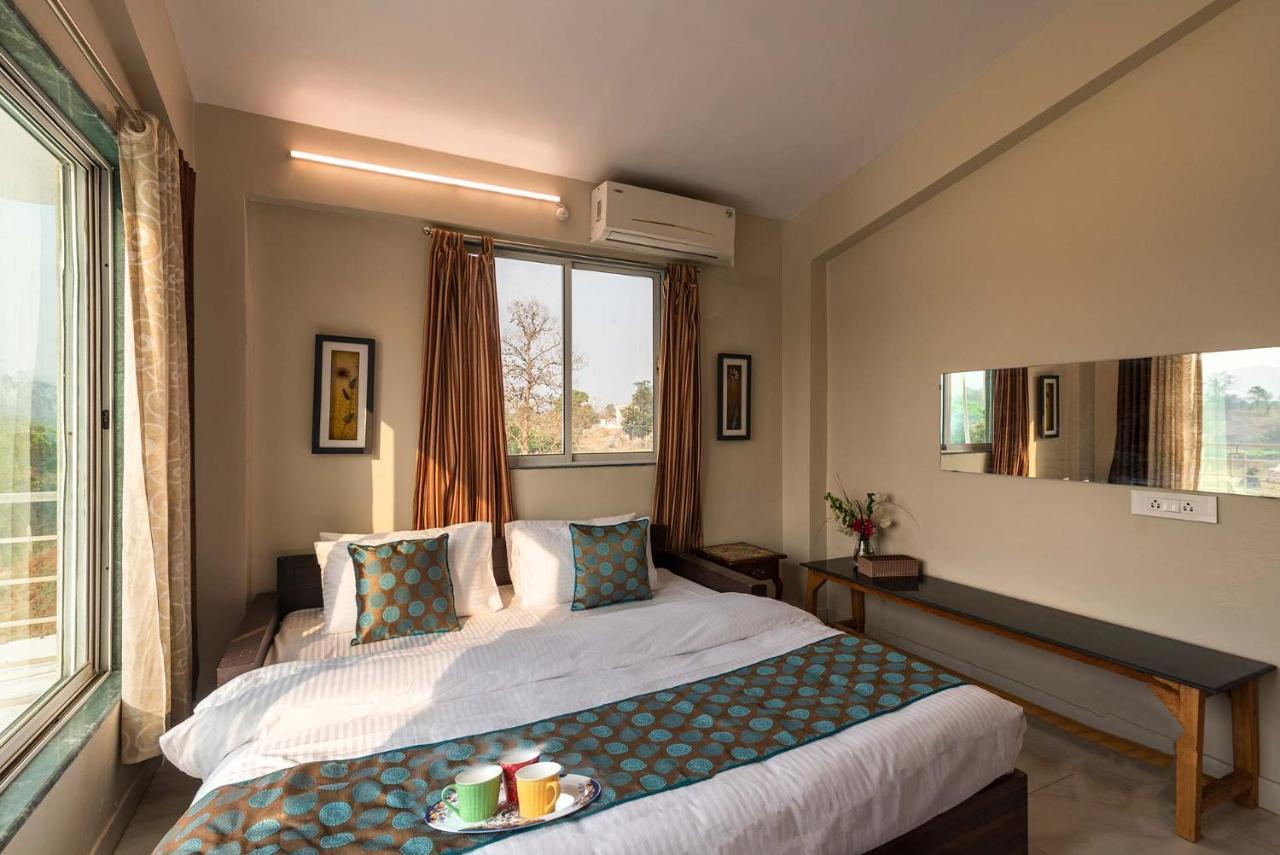 Aqua & Sage By Stayvista - Riverside Villa With Pool & Terrace Karjat Esterno foto