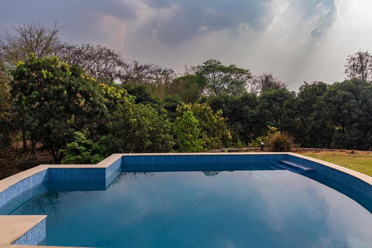 Aqua & Sage By Stayvista - Riverside Villa With Pool & Terrace Karjat Esterno foto