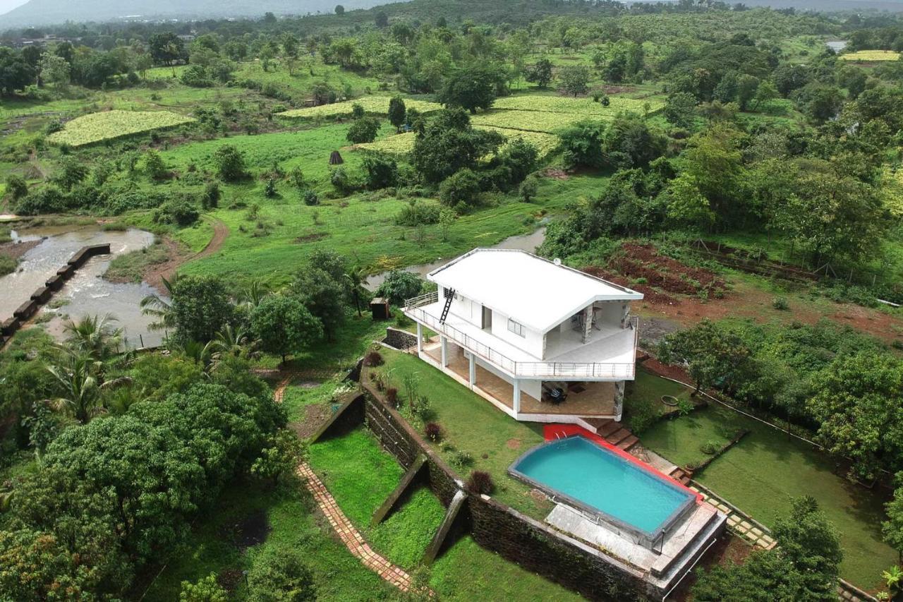 Aqua & Sage By Stayvista - Riverside Villa With Pool & Terrace Karjat Esterno foto
